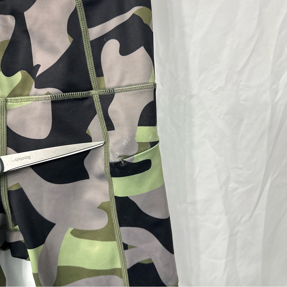 Zyia Active Camo Zipper Pocket Light n Tight 7/8 - Picture 4 of 15